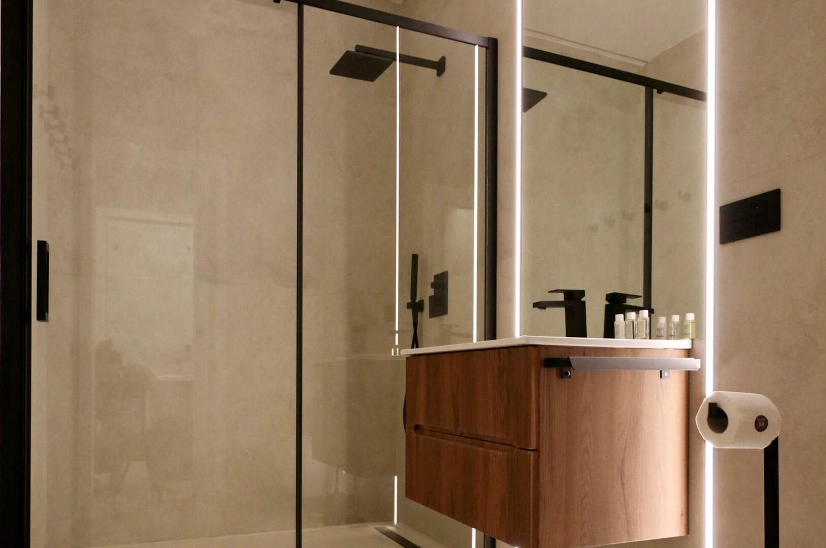 Luxury bathroom with walk-in Shower